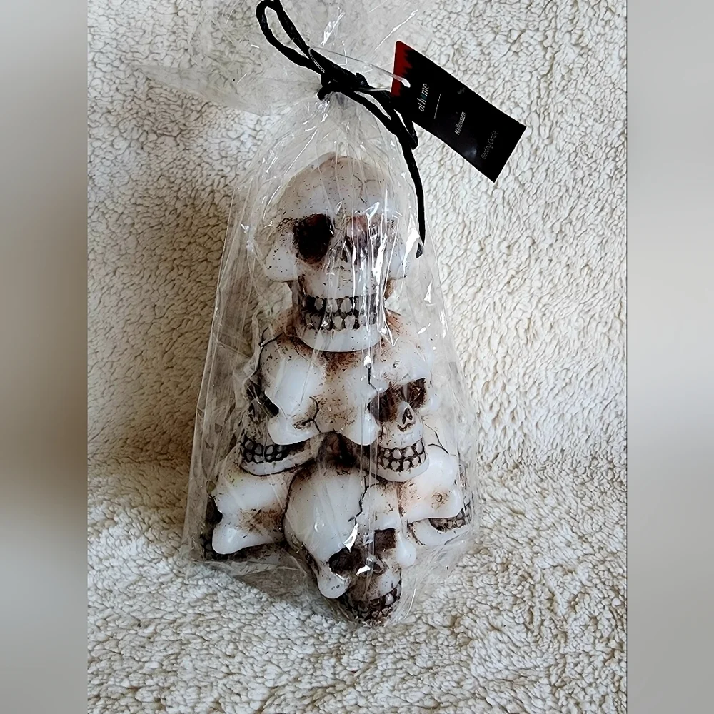 Halloween White Stacked as Christmas tree Skull Bleeding Candle 7